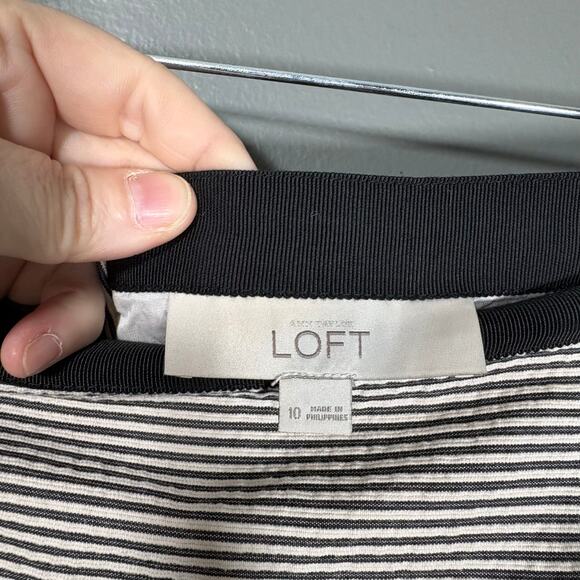 Ann Taylor LOFT Women's Gray & White Striped Pencil Skirt - Size 10 - Corpcore - Picture 4 of 6